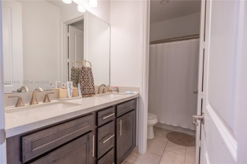 Touwnhouse à louer à Pembroke Pines, Floride: 3 chambres, 208.66 m2 № 2439367 - photo 15