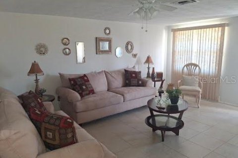 Villa ou maison à louer à Holiday, Floride: 3 chambres, 150.5 m2 № 1837271 - photo 2