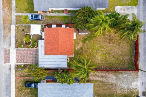 Villa ou maison à vendre à Hollywood, Floride: 2 chambres, 75.44 m2 № 2028217 - photo 15