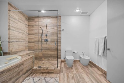 Copropriété à louer à Sunny Isles Beach, Floride: 3 chambres, 183.85 m2 № 2088358 - photo 17
