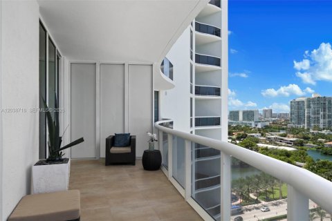 Copropriété à louer à Sunny Isles Beach, Floride: 3 chambres, 183.85 m2 № 2088358 - photo 23