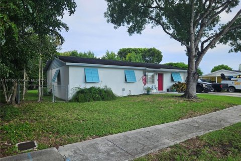 Casa en venta en Homestead, Florida, 4 dormitorios, 125.14 m2 № 1927472 - foto 2