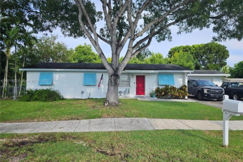 Casa en venta en Homestead, Florida, 4 dormitorios, 125.14 m2 № 1927472 - foto 1
