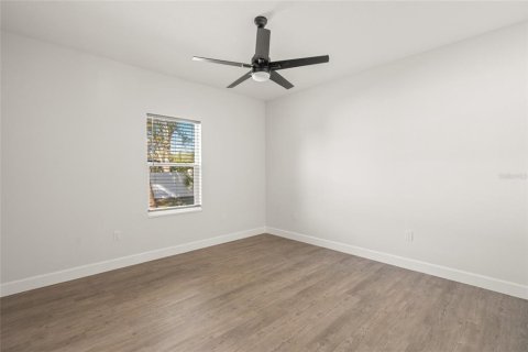 Villa ou maison à vendre à North Port, Floride: 3 chambres, 152.27 m2 № 1906399 - photo 13