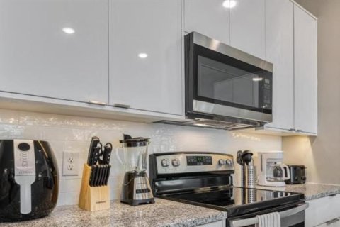 Touwnhouse à vendre à Kissimmee, Floride: 4 chambres, 196.21 m2 № 1648057 - photo 6