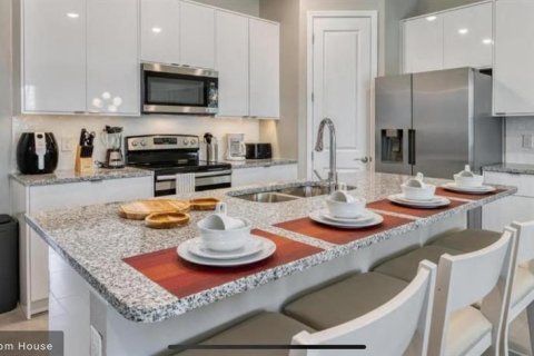 Touwnhouse à vendre à Kissimmee, Floride: 4 chambres, 196.21 m2 № 1648057 - photo 4