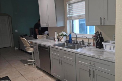 Villa ou maison à vendre à Port St. Lucie, Floride: 3 chambres, 139.82 m2 № 2250082 - photo 3