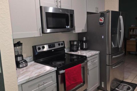 Villa ou maison à vendre à Port St. Lucie, Floride: 3 chambres, 139.82 m2 № 2250082 - photo 2