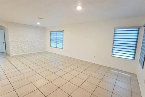 House in Kissimmee, Florida 4 bedrooms, 177.44 sq.m. № 1837992 - photo 17