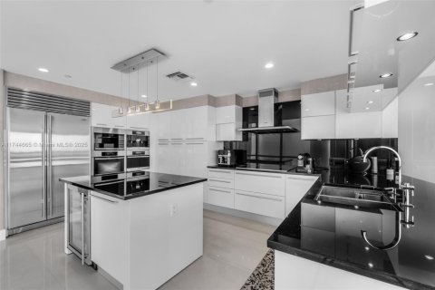 Купить кондоминиум в Санни-Айлс-Бич, Флорида 4 спальни, 230.86м2, № 1707026 - фото 13