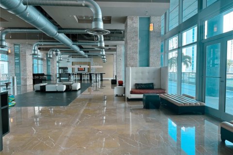 Купить кондоминиум в Майами, Флорида 2 спальни, 103.4м2, № 1960378 - фото 24