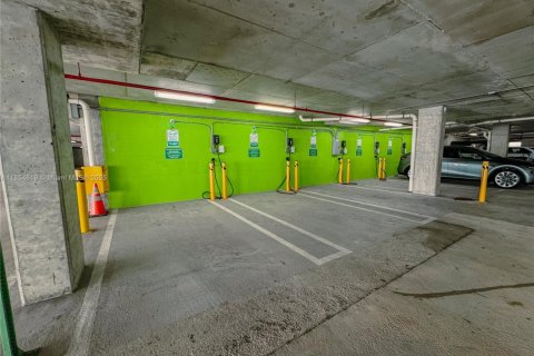 Купить кондоминиум в Майами, Флорида 2 спальни, 103.4м2, № 1960378 - фото 2