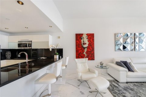 Copropriété à vendre à Sunny Isles Beach, Floride: 1 chambre, 79.71 m2 № 1707189 - photo 12