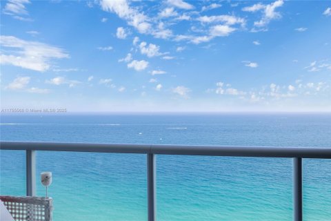 Copropriété à vendre à Sunny Isles Beach, Floride: 1 chambre, 79.71 m2 № 1707189 - photo 1