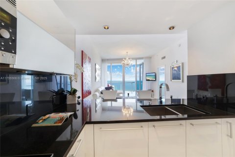 Copropriété à vendre à Sunny Isles Beach, Floride: 1 chambre, 79.71 m2 № 1707189 - photo 14