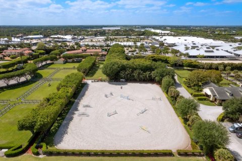 House in Wellington, Florida 7 bedrooms, 321.07 sq.m. № 2250568 - photo 10