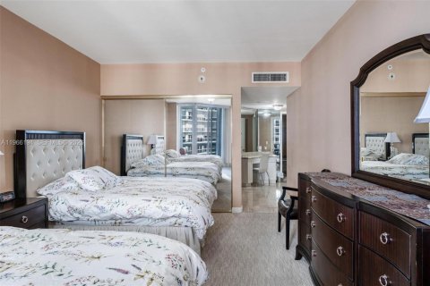 Copropriété à vendre à Surfside, Floride: 3 chambres, 153.29 m2 № 2028072 - photo 30
