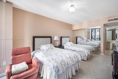 Copropriété à vendre à Surfside, Floride: 3 chambres, 153.29 m2 № 2028072 - photo 29