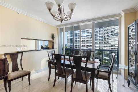 Copropriété à vendre à Surfside, Floride: 3 chambres, 153.29 m2 № 2028072 - photo 9