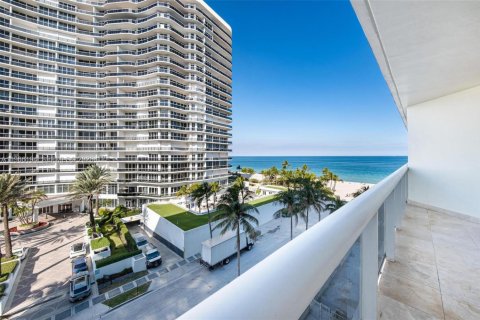 Copropriété à vendre à Surfside, Floride: 3 chambres, 153.29 m2 № 2028072 - photo 15