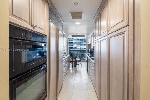 Copropriété à vendre à Surfside, Floride: 3 chambres, 153.29 m2 № 2028072 - photo 11