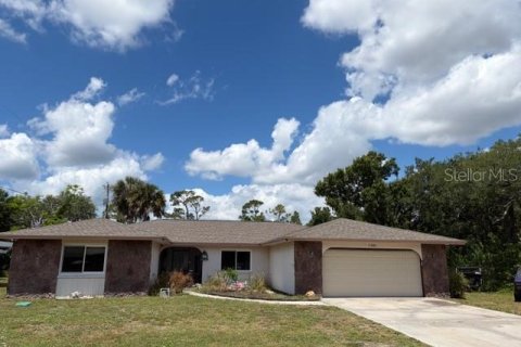 House in Port Charlotte, Florida 3 bedrooms, 204.29 sq.m. № 2217907