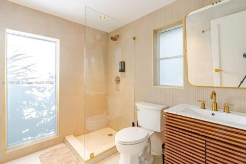 Villa ou maison à vendre à Miami Beach, Floride: 5 chambres, 203.46 m2 № 1935783 - photo 27