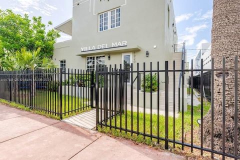 House in Miami Beach, Florida 5 bedrooms, 203.46 sq.m. № 1935783 - photo 1