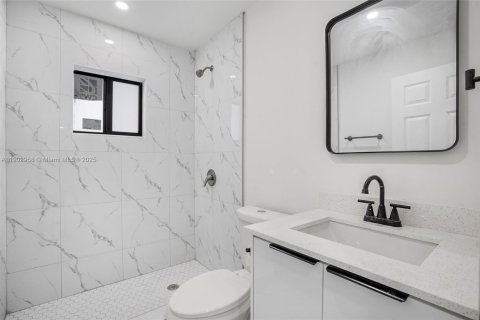 Снять в аренду виллу или дом в Майами, Флорида 2 спальни, № 2034664 - фото 12