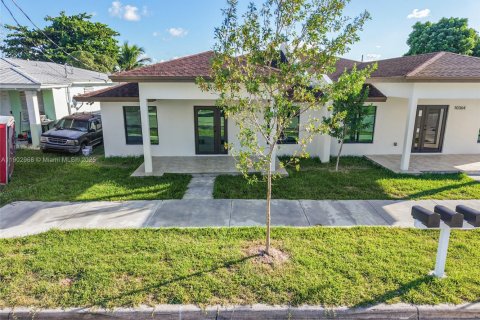 Снять в аренду виллу или дом в Майами, Флорида 2 спальни, № 2034664 - фото 14