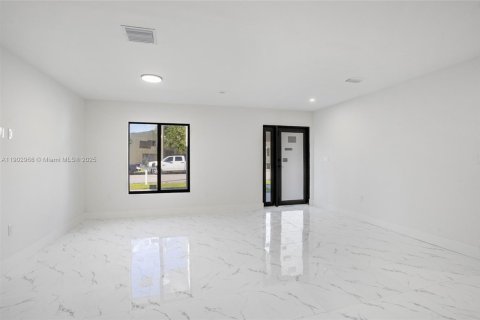 Снять в аренду виллу или дом в Майами, Флорида 2 спальни, № 2034664 - фото 6