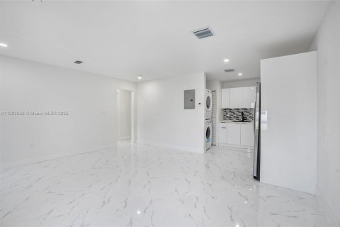 Снять в аренду виллу или дом в Майами, Флорида 2 спальни, № 2034664 - фото 5