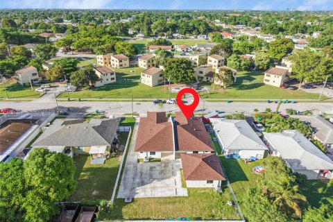 Снять в аренду виллу или дом в Майами, Флорида 2 спальни, № 2034664 - фото 16