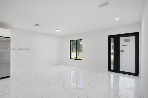 Снять в аренду виллу или дом в Майами, Флорида 2 спальни, № 2034664 - фото 7