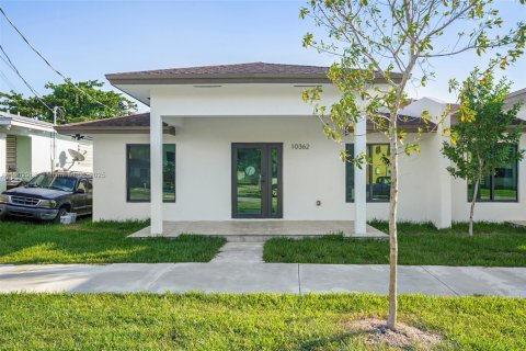 Снять в аренду виллу или дом в Майами, Флорида 2 спальни, № 2034664 - фото 2