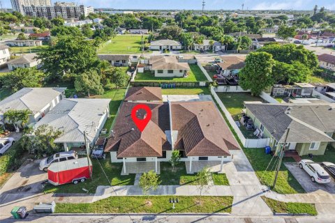 Снять в аренду виллу или дом в Майами, Флорида 2 спальни, № 2034664 - фото 15