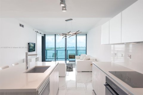 Condo in Miami, Florida, 1 bedroom  № 1819874 - photo 5