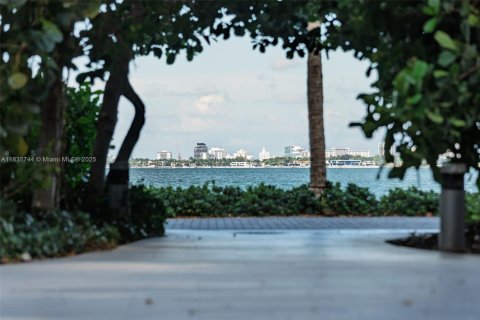Condo in Miami, Florida, 1 bedroom  № 1819874 - photo 28