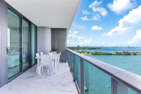 Condo in Miami, Florida, 1 bedroom  № 1819874 - photo 16