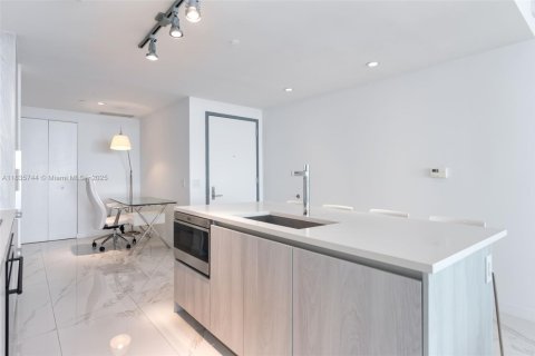 Condo in Miami, Florida, 1 bedroom  № 1819874 - photo 6