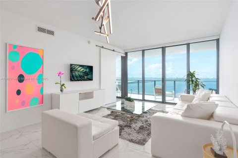 Condo in Miami, Florida, 1 bedroom  № 1819874 - photo 1