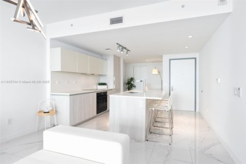 Condo in Miami, Florida, 1 bedroom  № 1819874 - photo 3