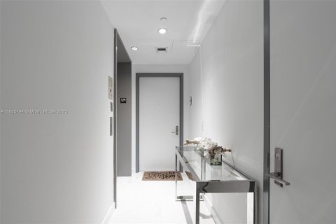 Condo in Miami, Florida, 1 bedroom  № 1819874 - photo 20
