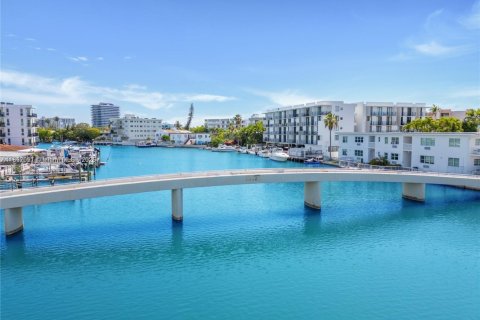 Купить кондоминиум в Майами-Бич, Флорида 1 спальня, 59.36м2, № 1948504 - фото 24