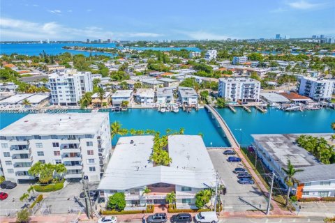 Кондоминиум с 1 спальней в Майами-Бич, Флорида № 1948504