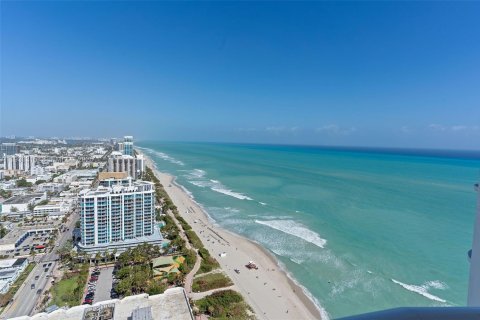 Condo in Miami Beach, Florida, 2 bedrooms  № 1989978 - photo 20