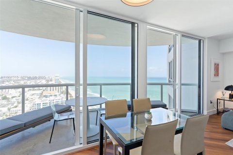 Condo in Miami Beach, Florida, 2 bedrooms  № 1989978 - photo 4