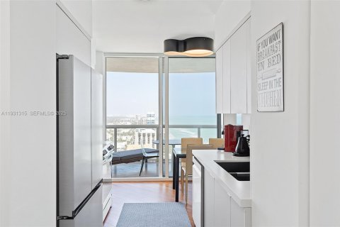 Condo in Miami Beach, Florida, 2 bedrooms  № 1989978 - photo 9