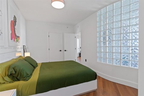 Condo in Miami Beach, Florida, 2 bedrooms  № 1989978 - photo 18