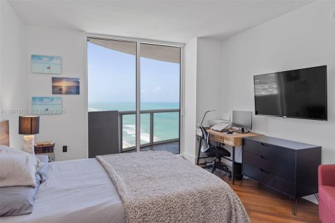 Condo in Miami Beach, Florida, 2 bedrooms  № 1989978 - photo 11